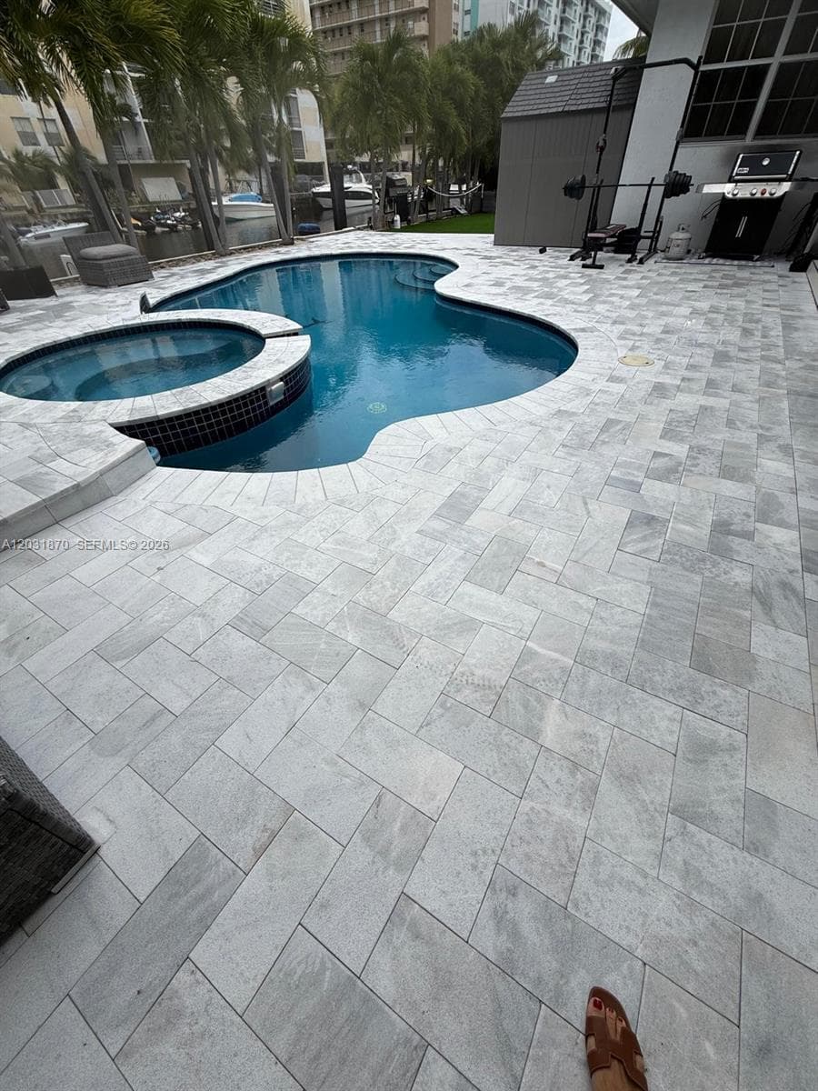 2940 NE 164th St, North Miami Beach FL 33160 — 32