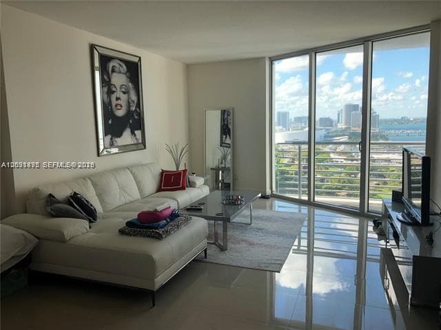 325 S Biscayne Blvd # 2824, Miami FL 33131 — 2