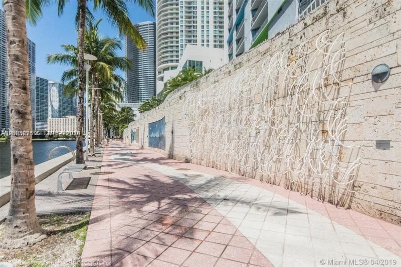 325 S Biscayne Blvd # 2824, Miami FL 33131 — 13