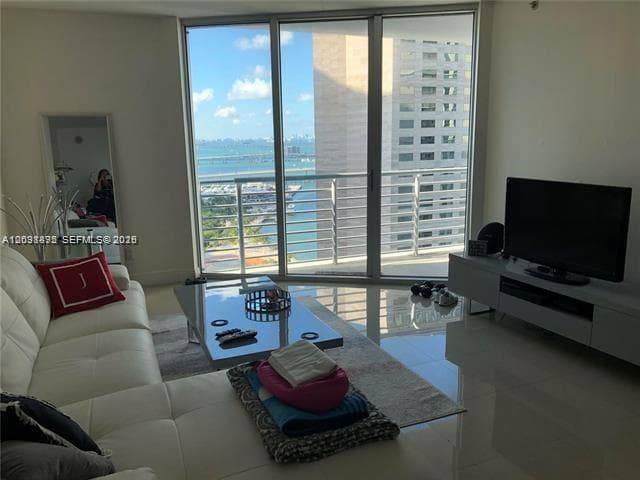 325 S Biscayne Blvd # 2824, Miami FL 33131 — 16