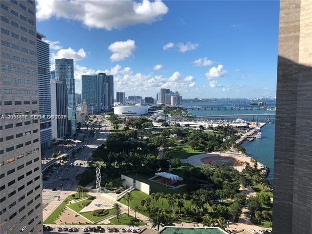 325 S Biscayne Blvd # 2824, Miami FL 33131 — 18