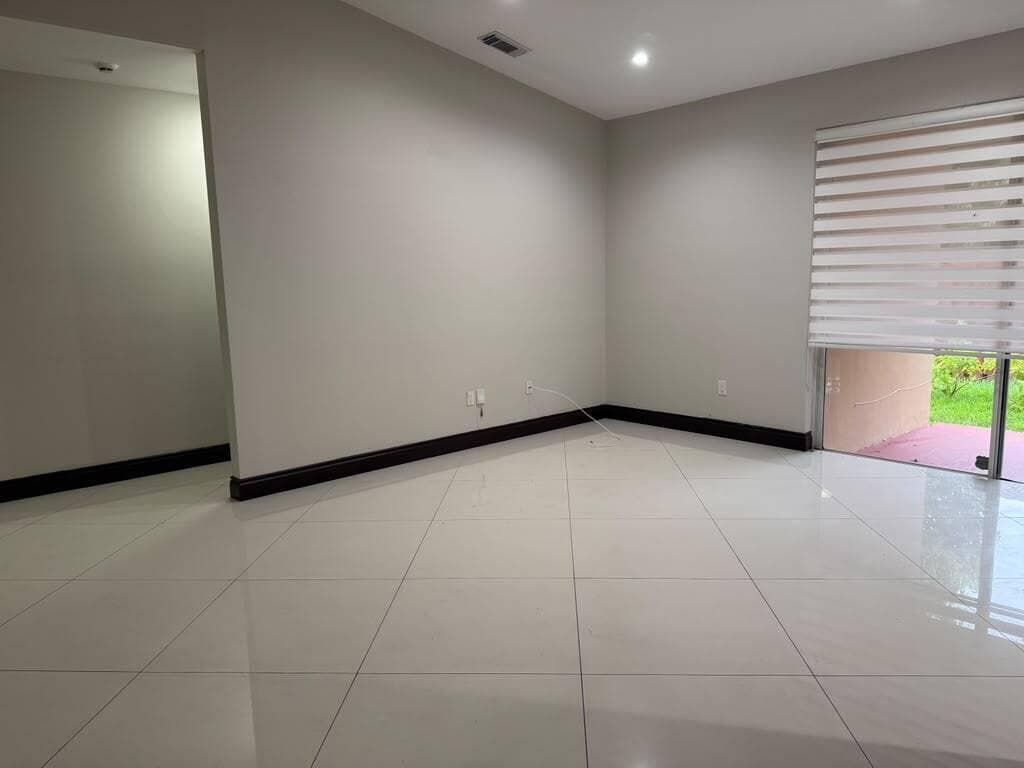 9141 NW 152nd Street, Miami Lakes FL 33018 — 7