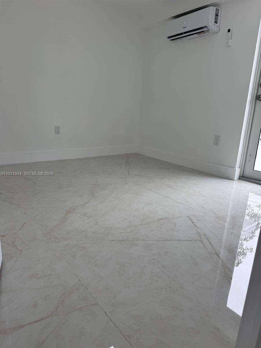 15615 NE 5th Ct # A, Miami FL 33162 — 10