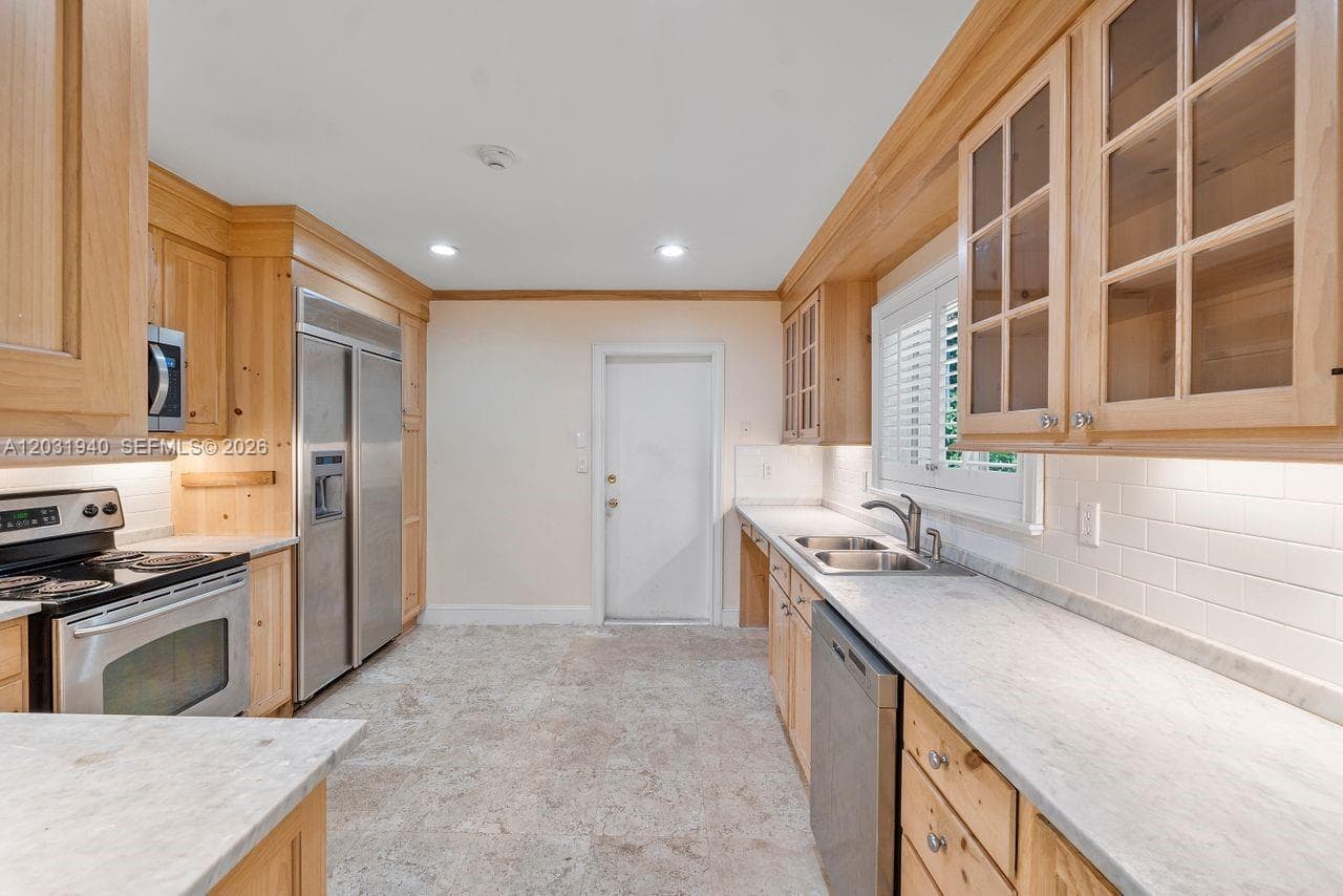 1037 Alfonso Ave, Coral Gables FL 33146 — 42
