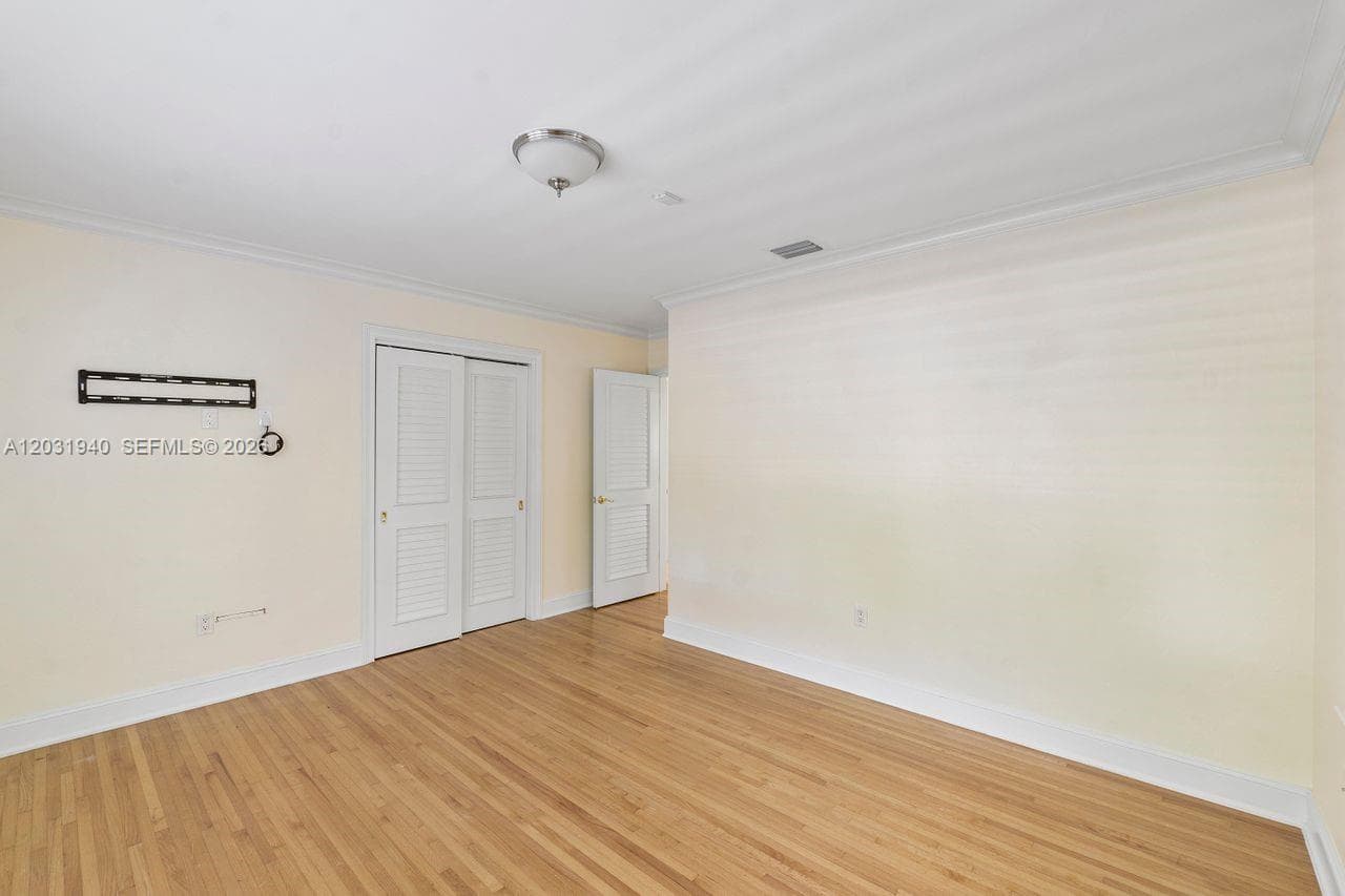 1037 Alfonso Ave, Coral Gables FL 33146 — 36