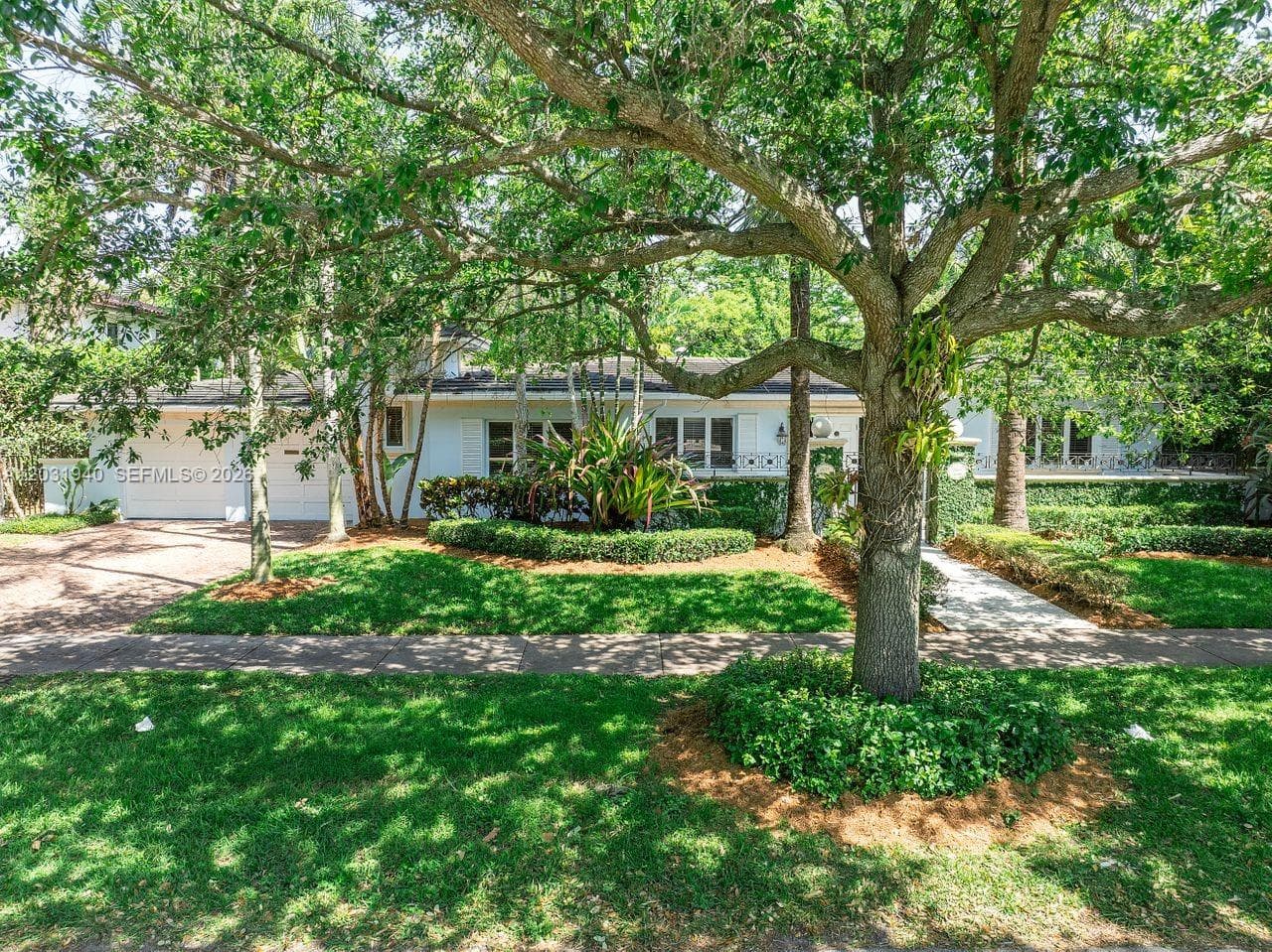 1037 Alfonso Ave, Coral Gables FL 33146 — 5