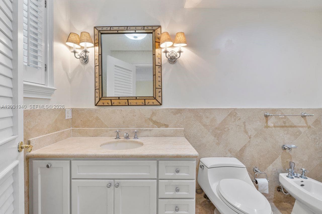 1037 Alfonso Ave, Coral Gables FL 33146 — 24