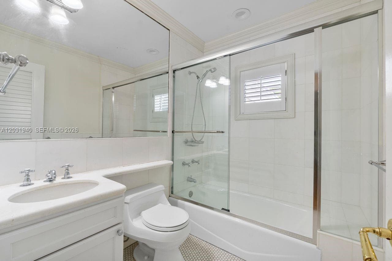 1037 Alfonso Ave, Coral Gables FL 33146 — 30