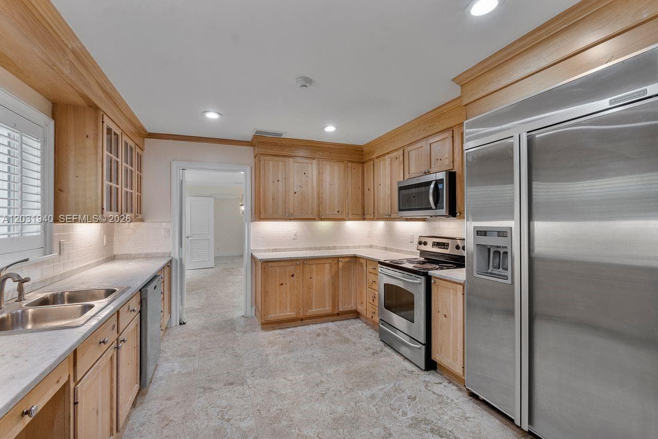 1037 Alfonso Ave, Coral Gables FL 33146 — 44