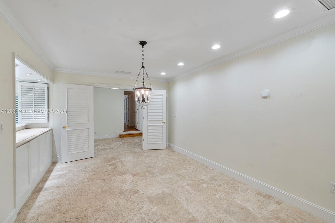 1037 Alfonso Ave, Coral Gables FL 33146 — 40