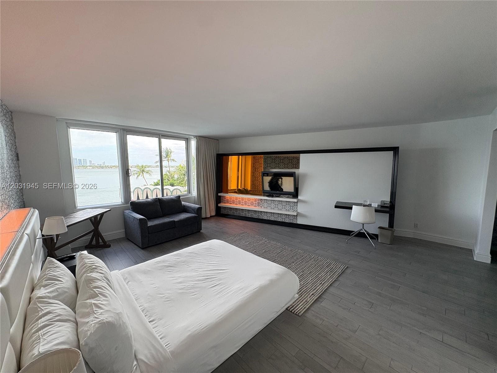 1100 West Ave # 418, Miami Beach FL 33139 — 2