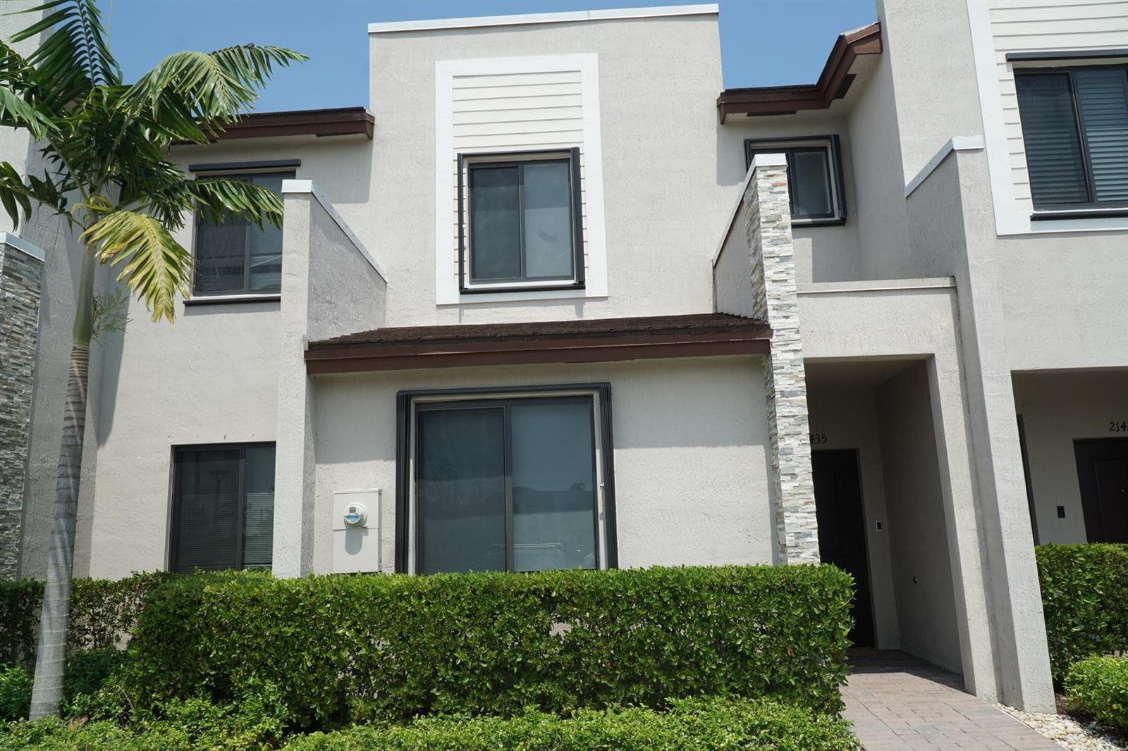 21435 NE 2nd Place, Miami FL 33161 — 33