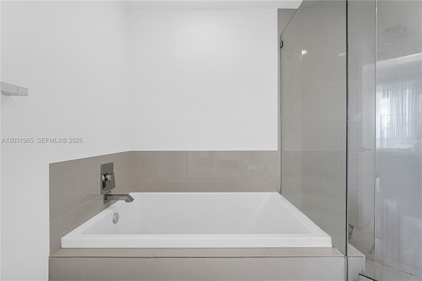 45 SW 9th St # 2901, Miami FL 33130 — 13