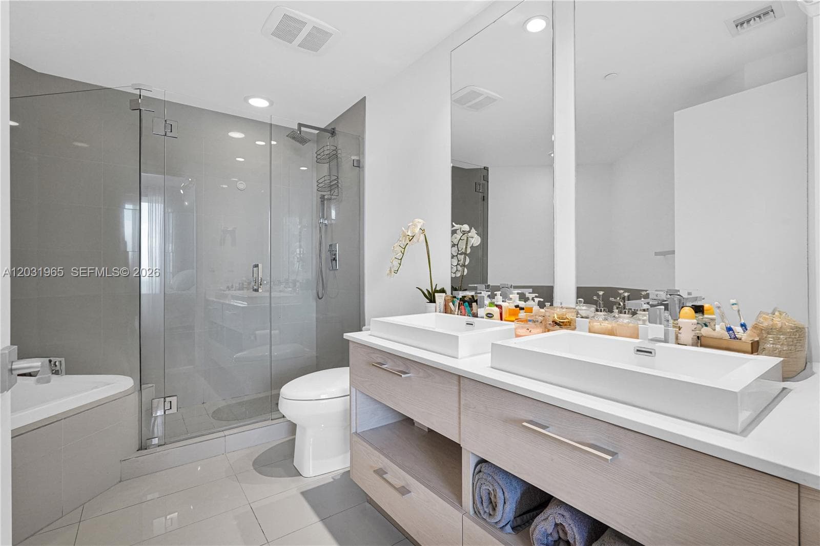 45 SW 9th St # 2901, Miami FL 33130 — 12