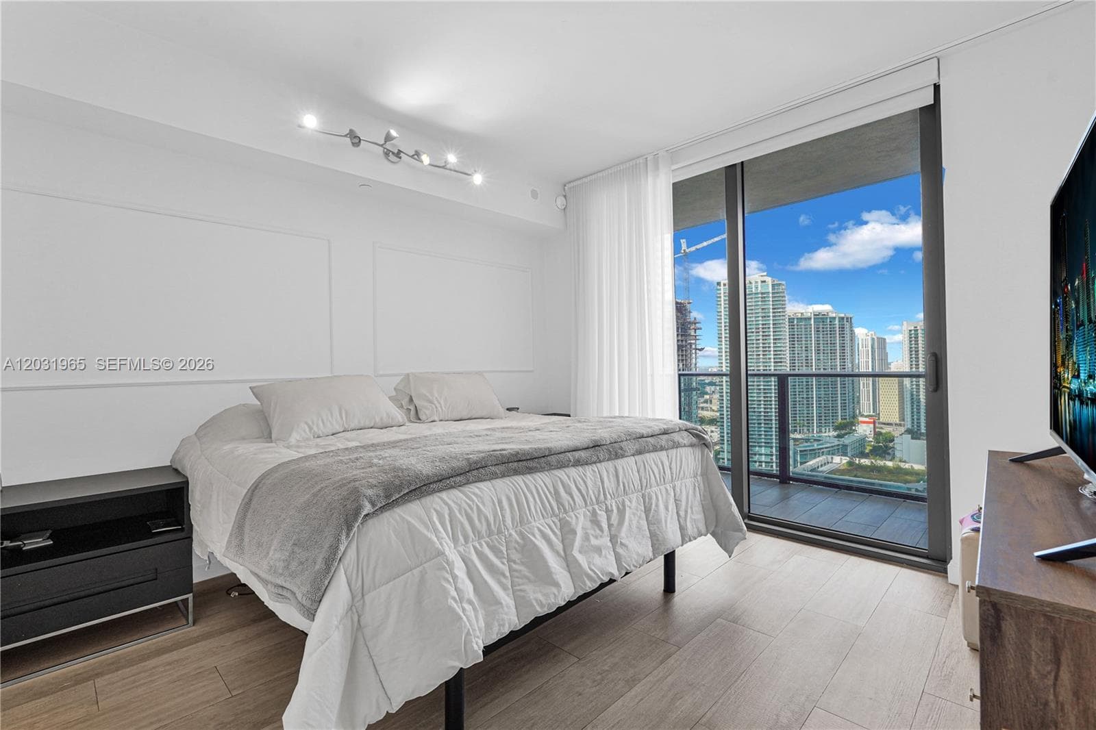 45 SW 9th St # 2901, Miami FL 33130 — 11