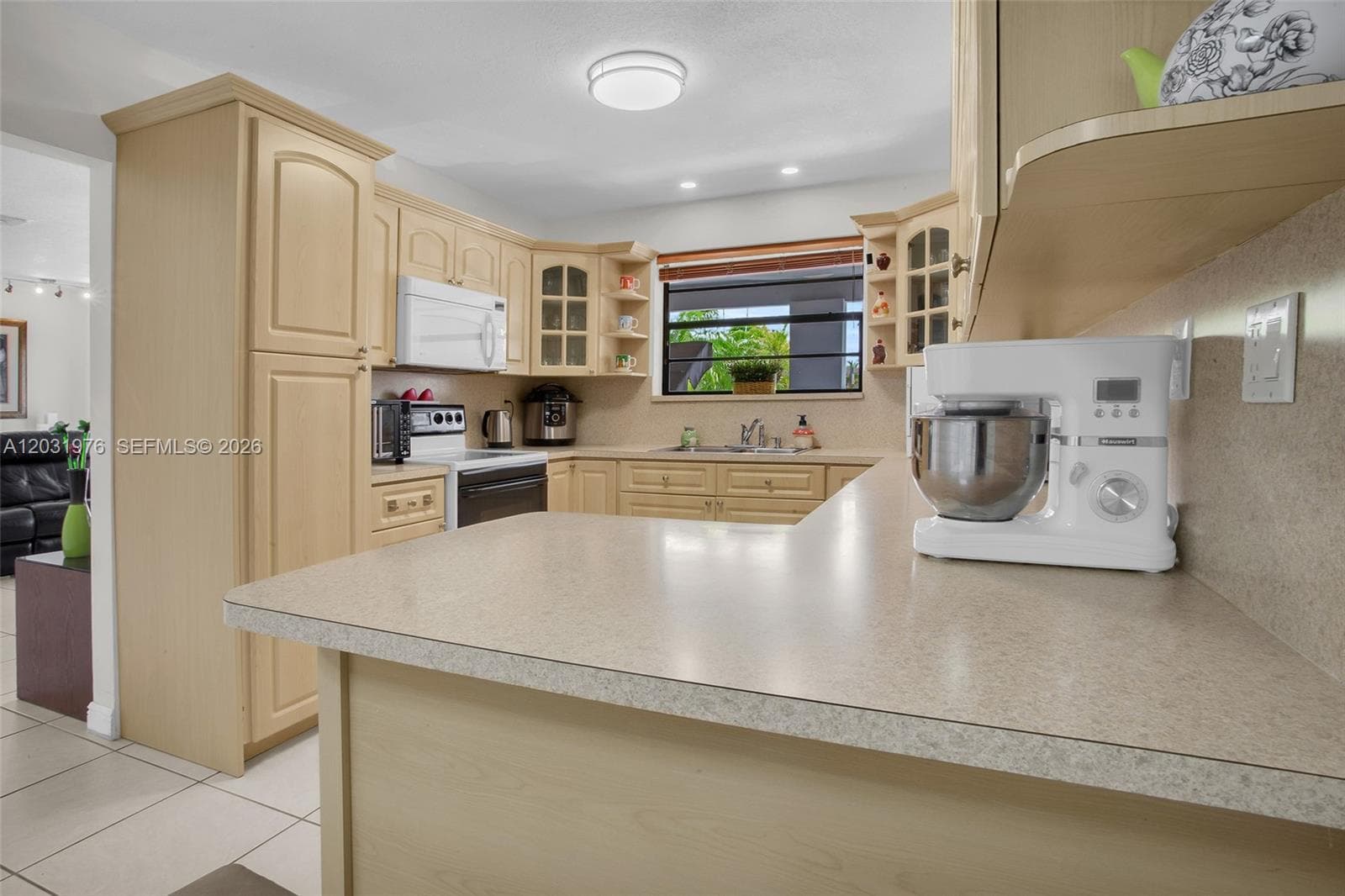 855 W 70th Pl, Hialeah FL 33014 — 13