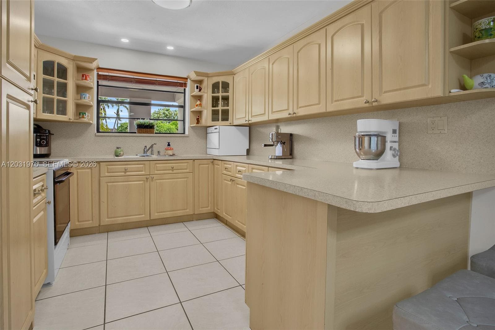 855 W 70th Pl, Hialeah FL 33014 — 12