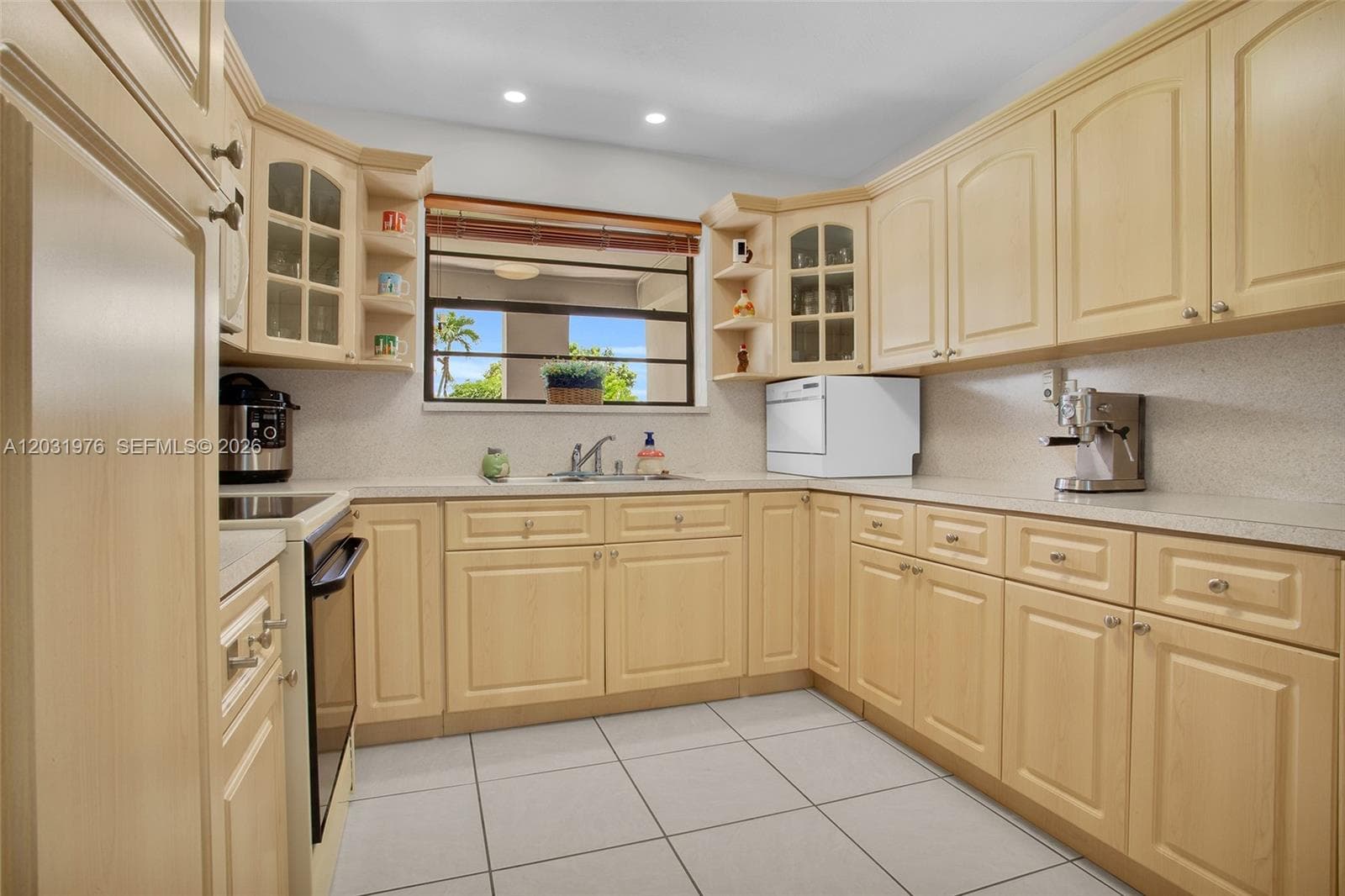855 W 70th Pl, Hialeah FL 33014 — 15