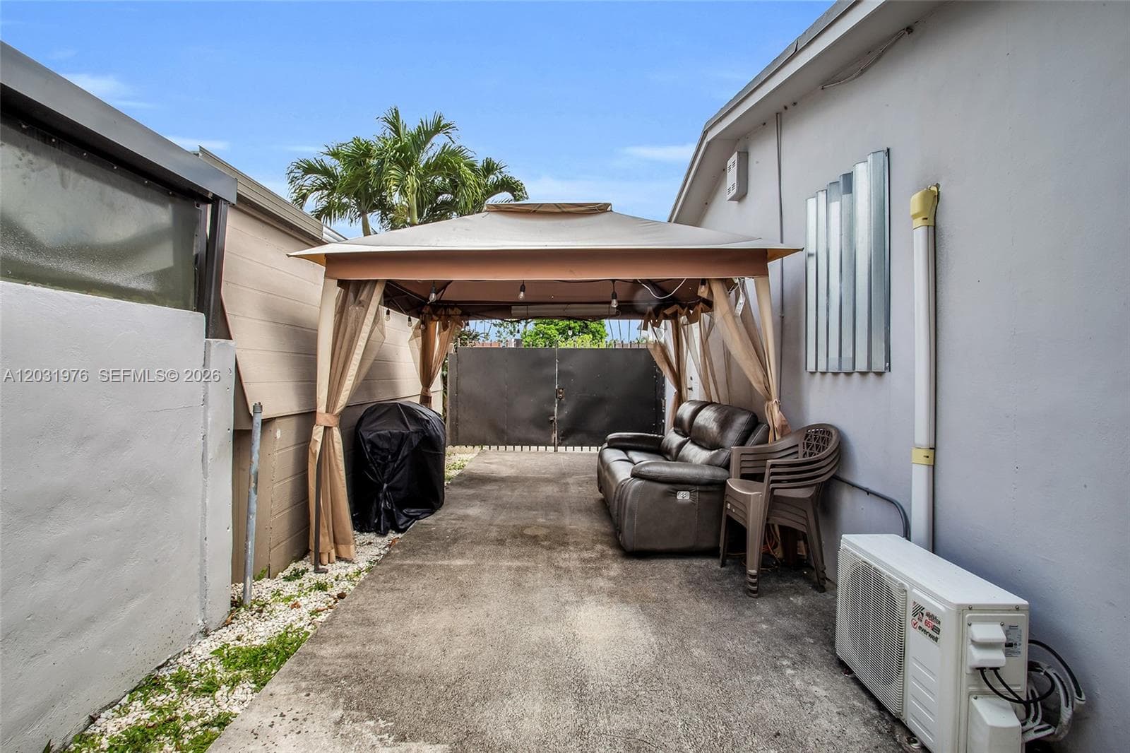 855 W 70th Pl, Hialeah FL 33014 — 40