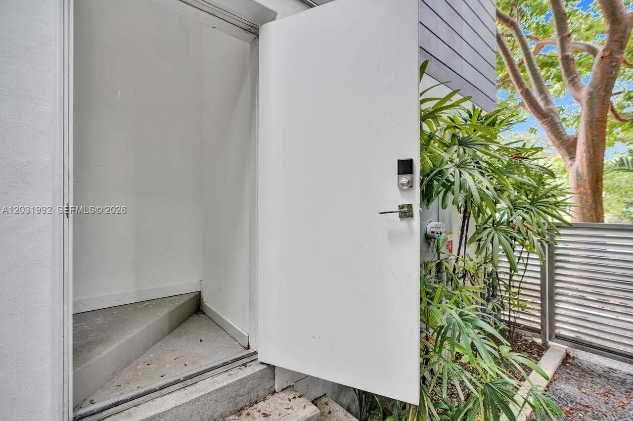 6340 SW 80th St, Miami FL 33143 — 19