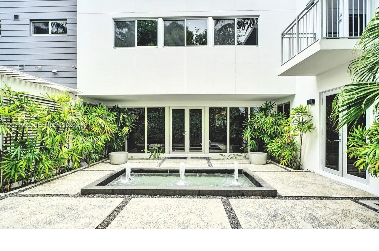6340 SW 80th St, Miami FL 33143 — 4