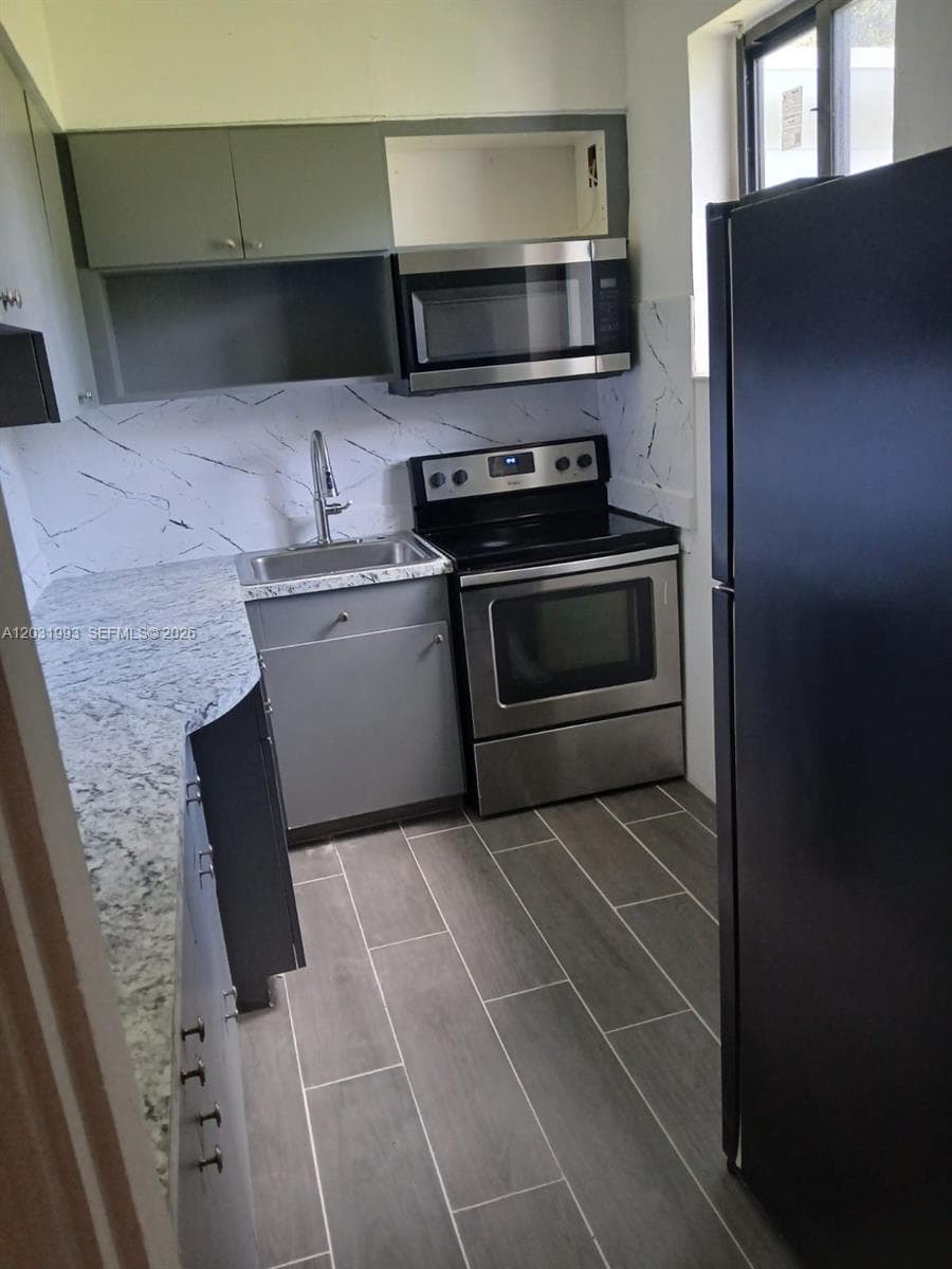1400 NE 148th St # 2, Miami FL 33161 — 5