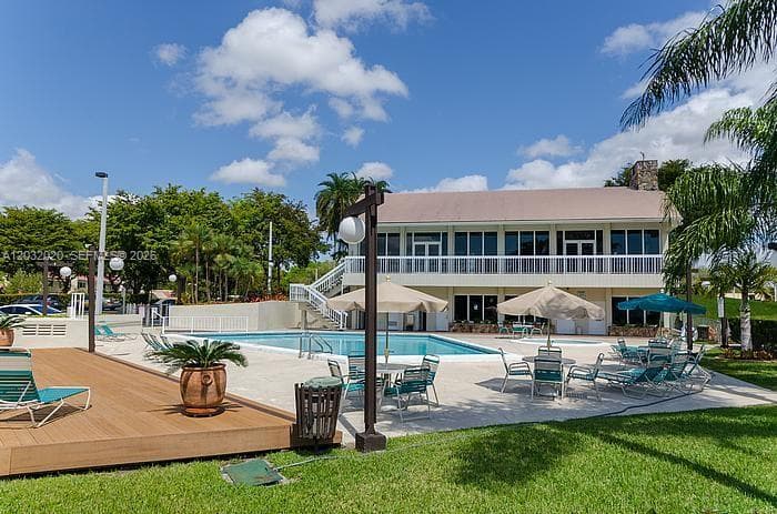 7956 Camino Cir # A4, Miami FL 33143 — 3