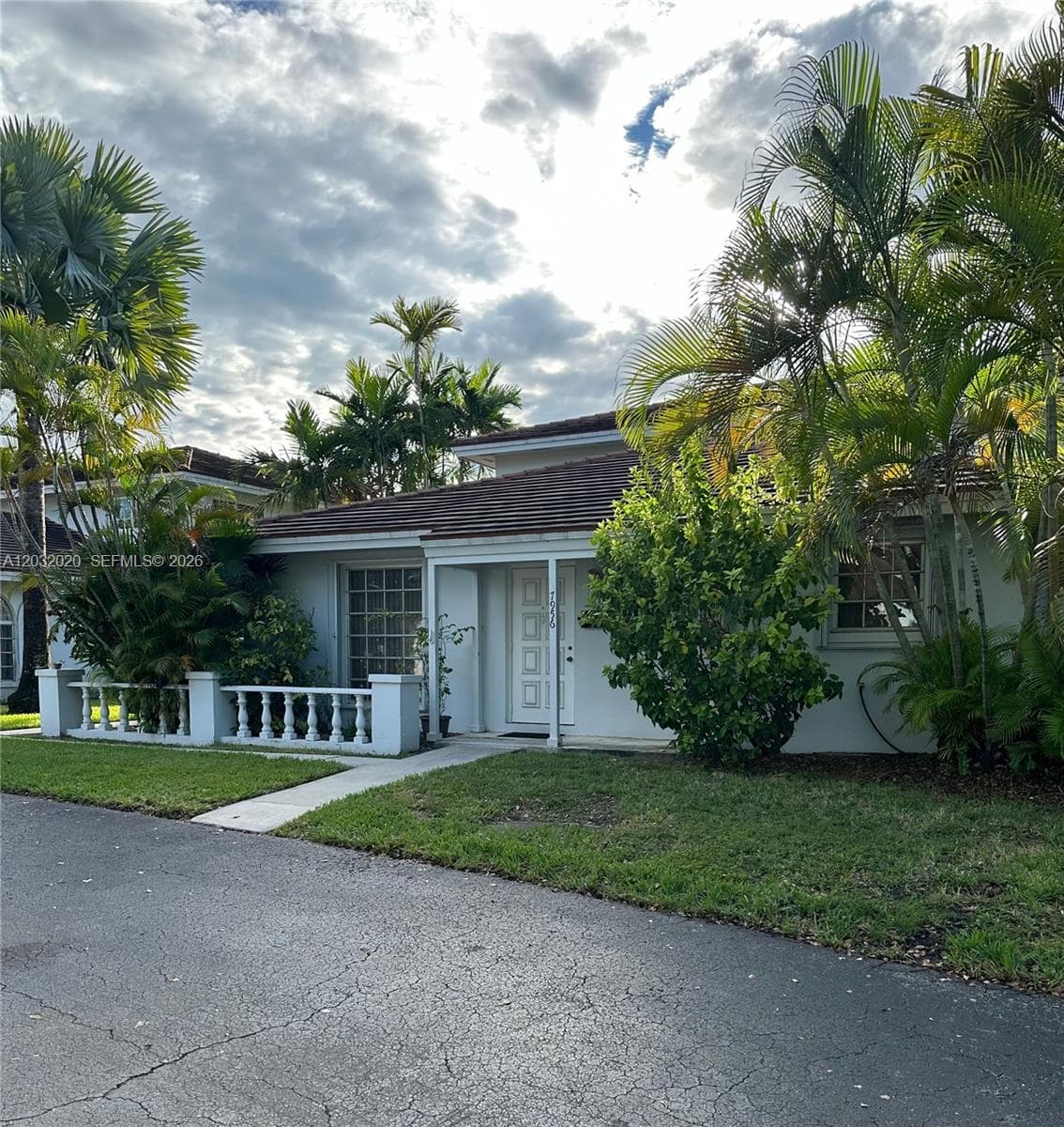 7956 Camino Cir # A4, Miami FL 33143 — 8