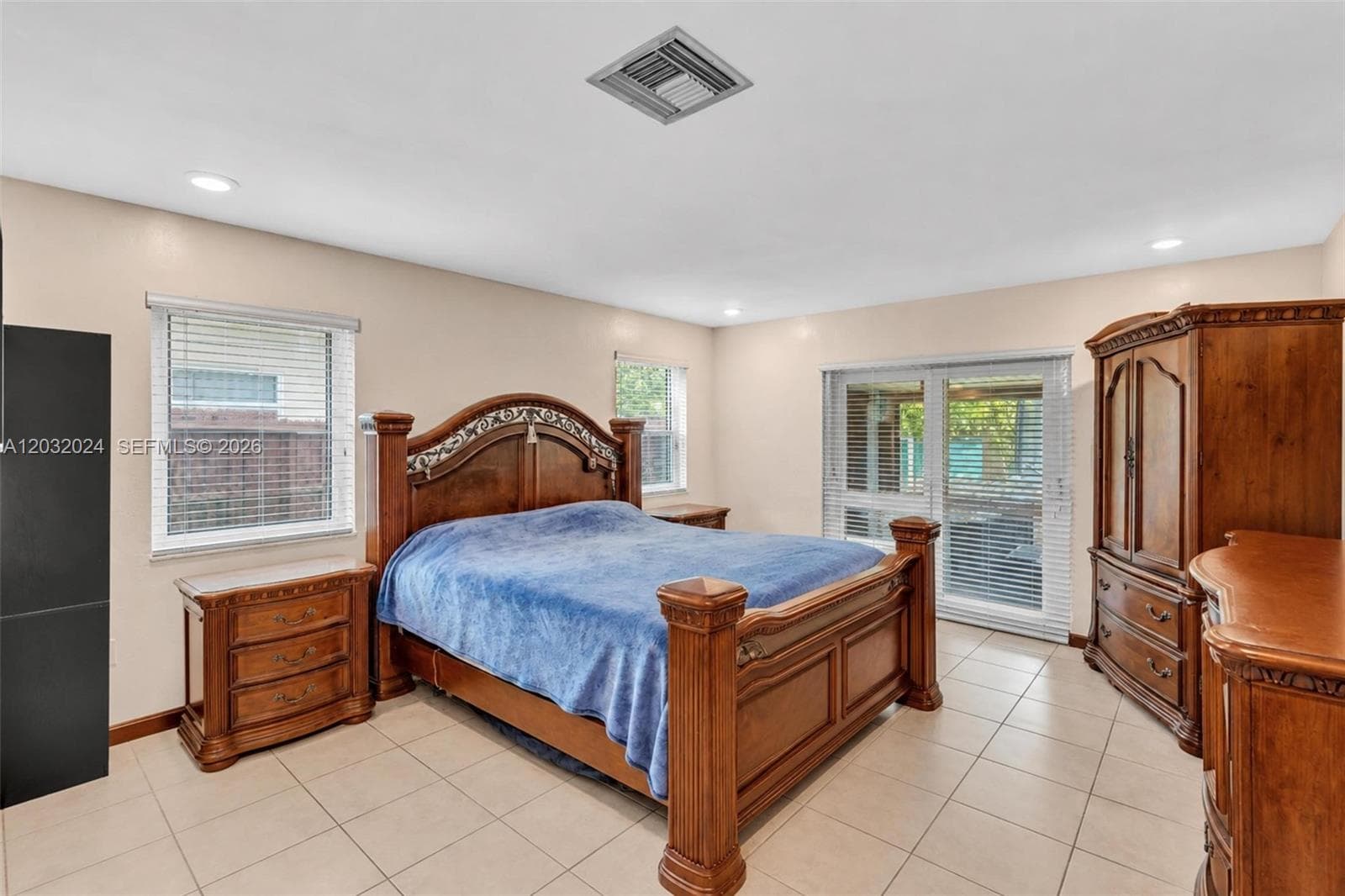 19901 Highland Lakes Blvd, Miami FL 33179 — 23
