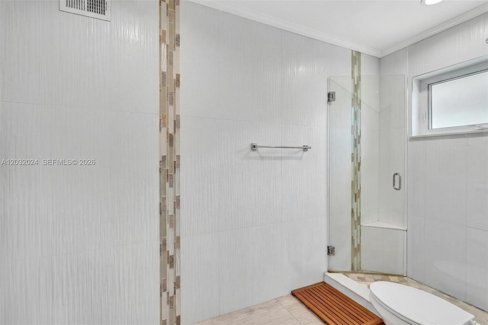 19901 Highland Lakes Blvd, Miami FL 33179 — 24