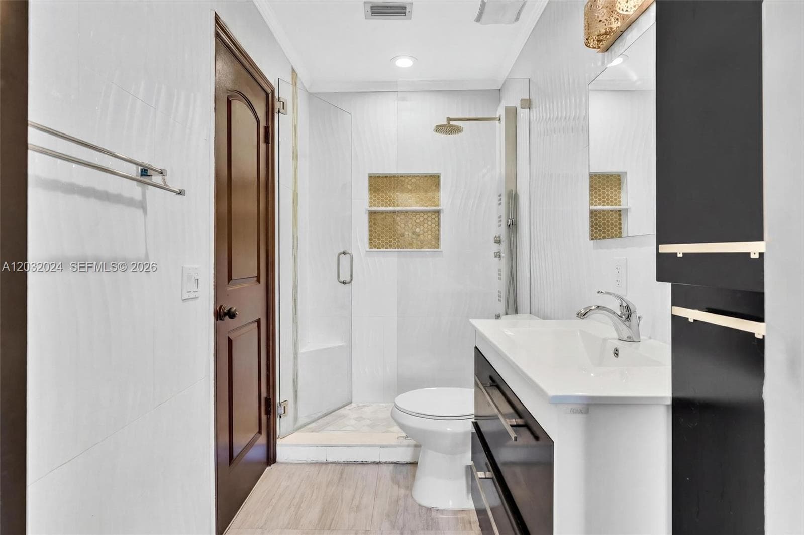 19901 Highland Lakes Blvd, Miami FL 33179 — 21