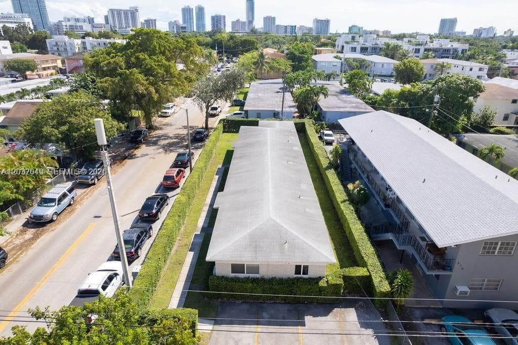 900 SW 5th Ave # 3, Miami FL 33130 — 2