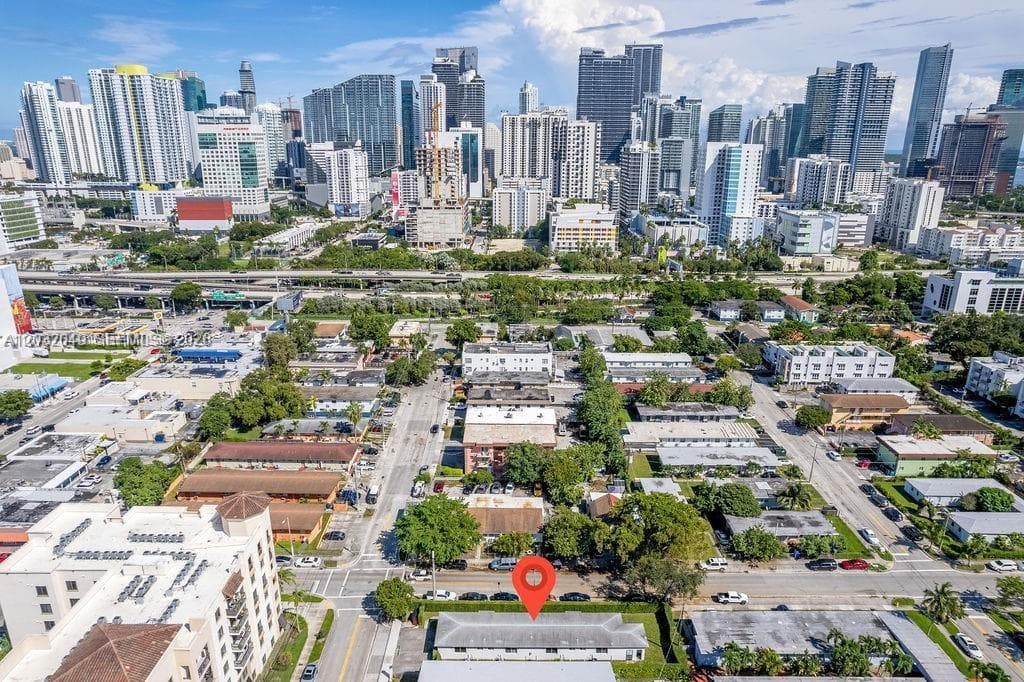 900 SW 5th Ave # 3, Miami FL 33130 — 5