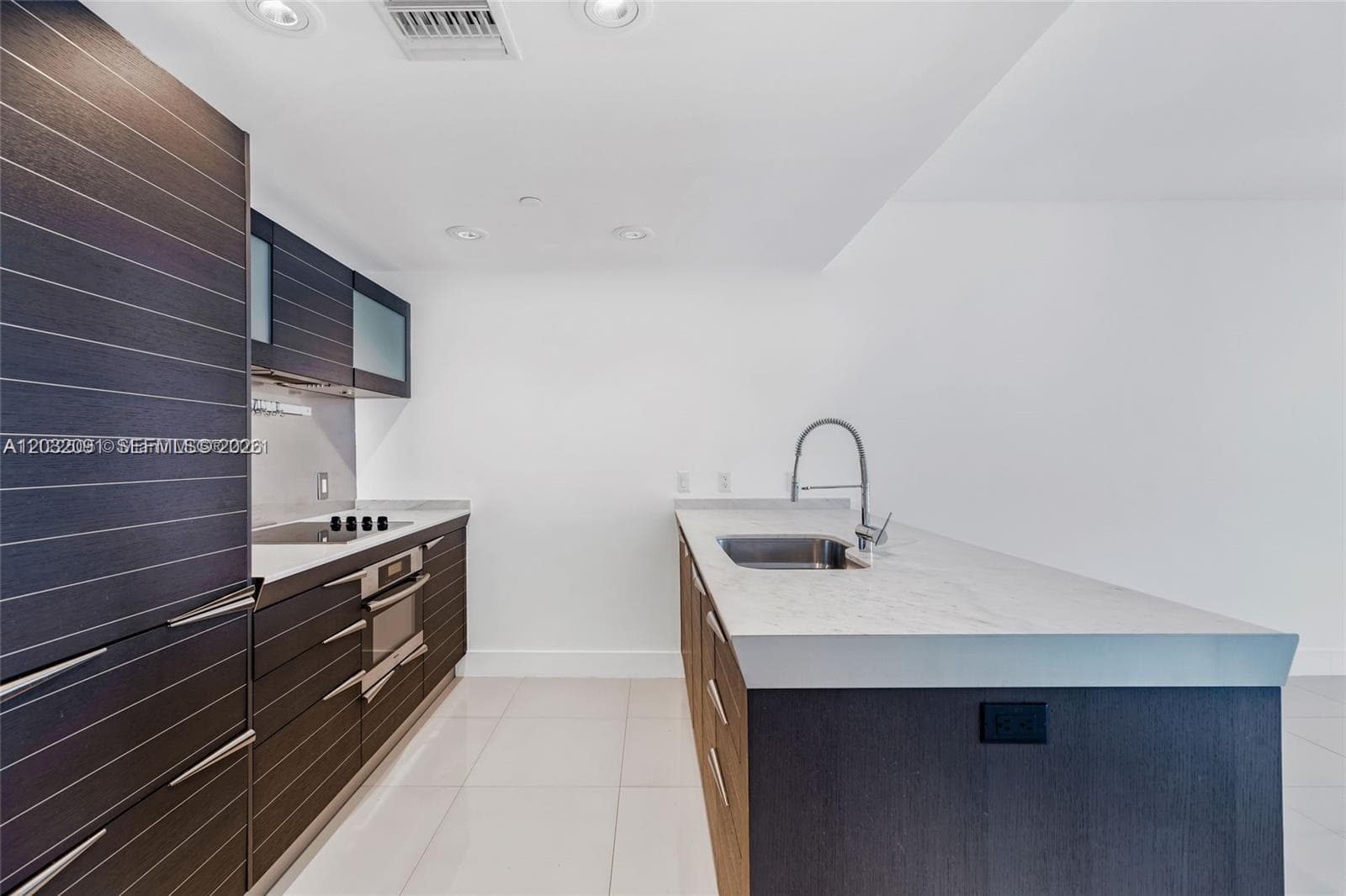 200 Biscayne Boulevard Way # 3713, Miami FL 33131 — 2