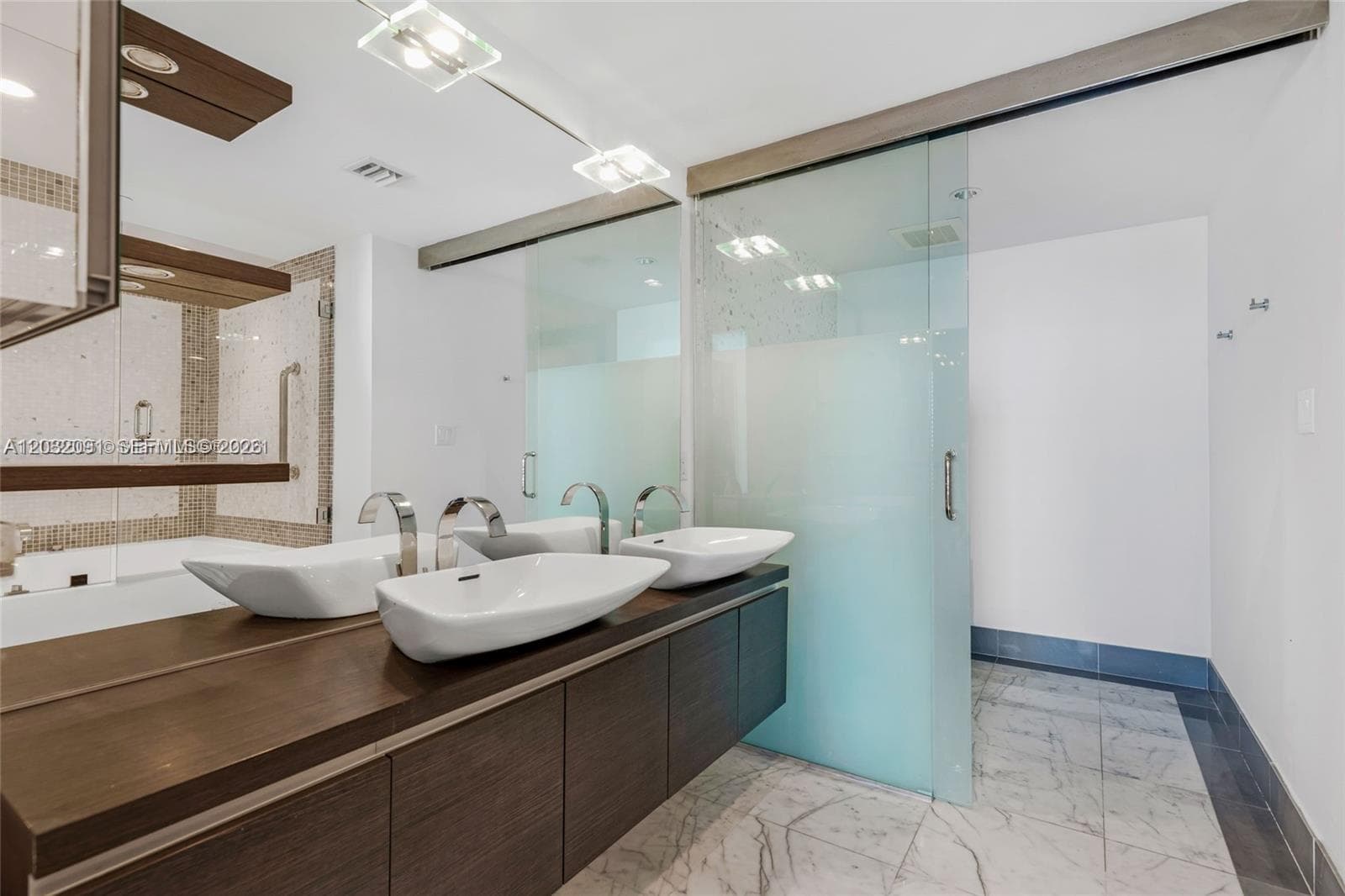 200 Biscayne Boulevard Way # 3713, Miami FL 33131 — 3