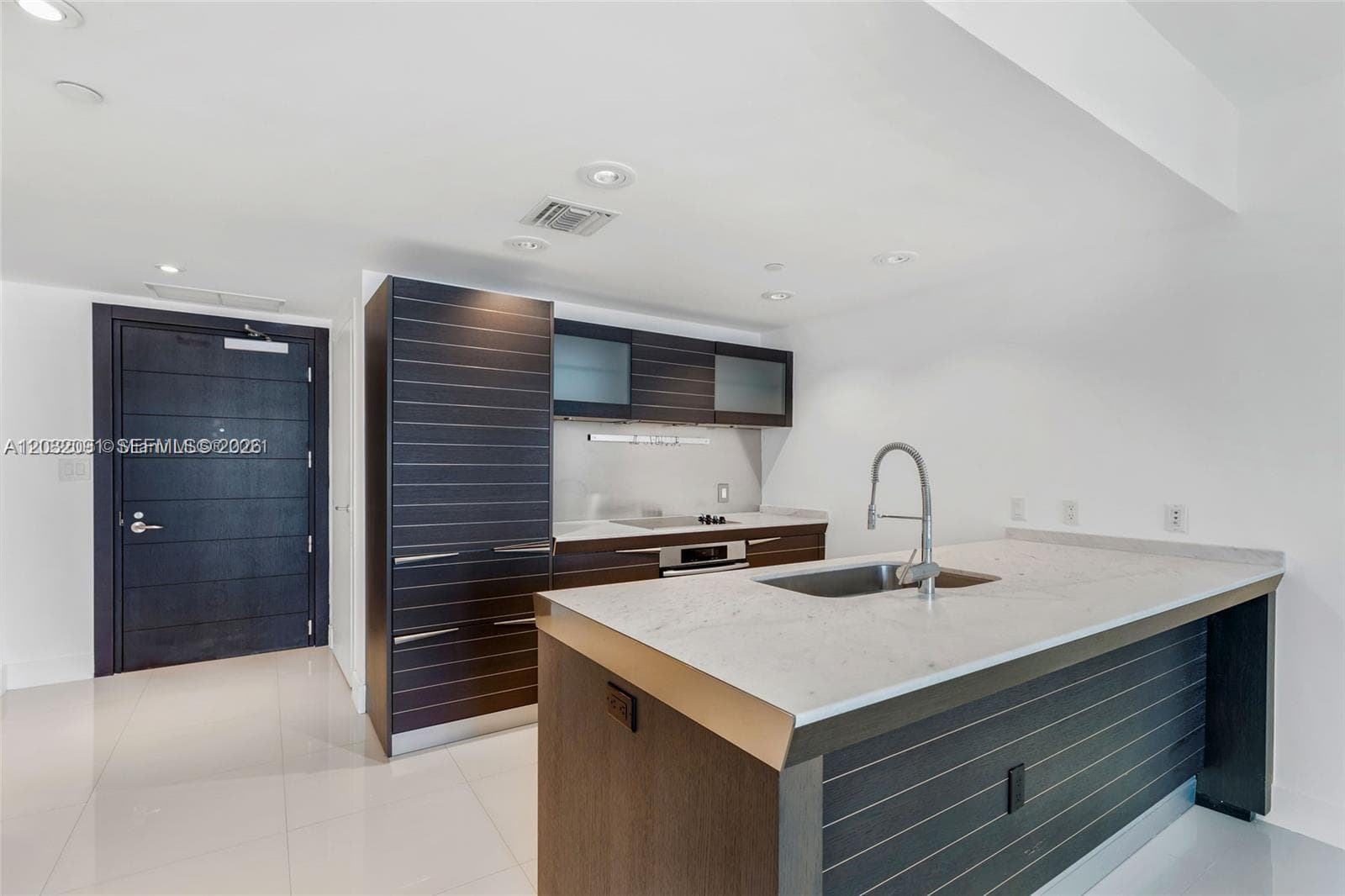 200 Biscayne Boulevard Way # 3713, Miami FL 33131 — 1