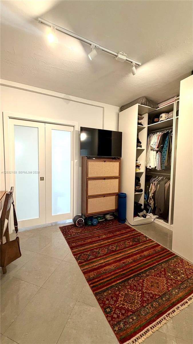 626 Meridian Ave # 5, Miami Beach FL 33139 — 7