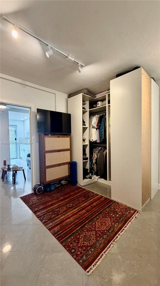 626 Meridian Ave # 5, Miami Beach FL 33139 — 9