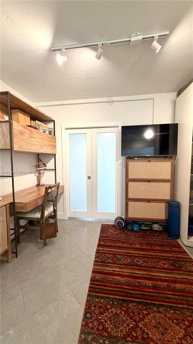 626 Meridian Ave # 5, Miami Beach FL 33139 — 8