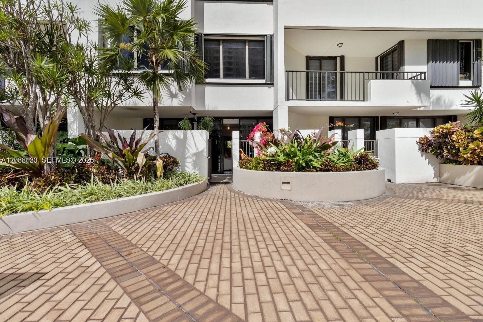 520 Brickell Key Dr # A307, Miami FL 33131 — 33