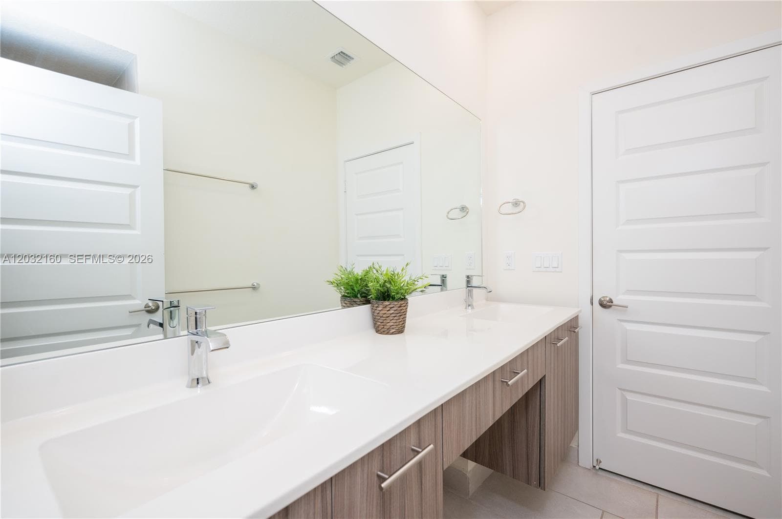 4640 NW 84th Ave # 12, Doral FL 33166 — 25