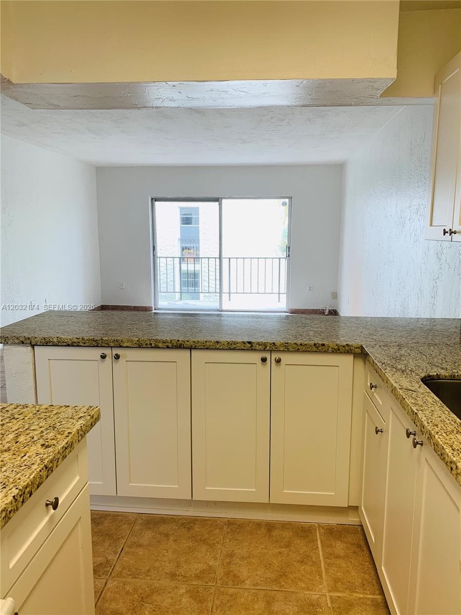 6900 N Kendall Dr # A304, Pinecrest FL 33156 — 6