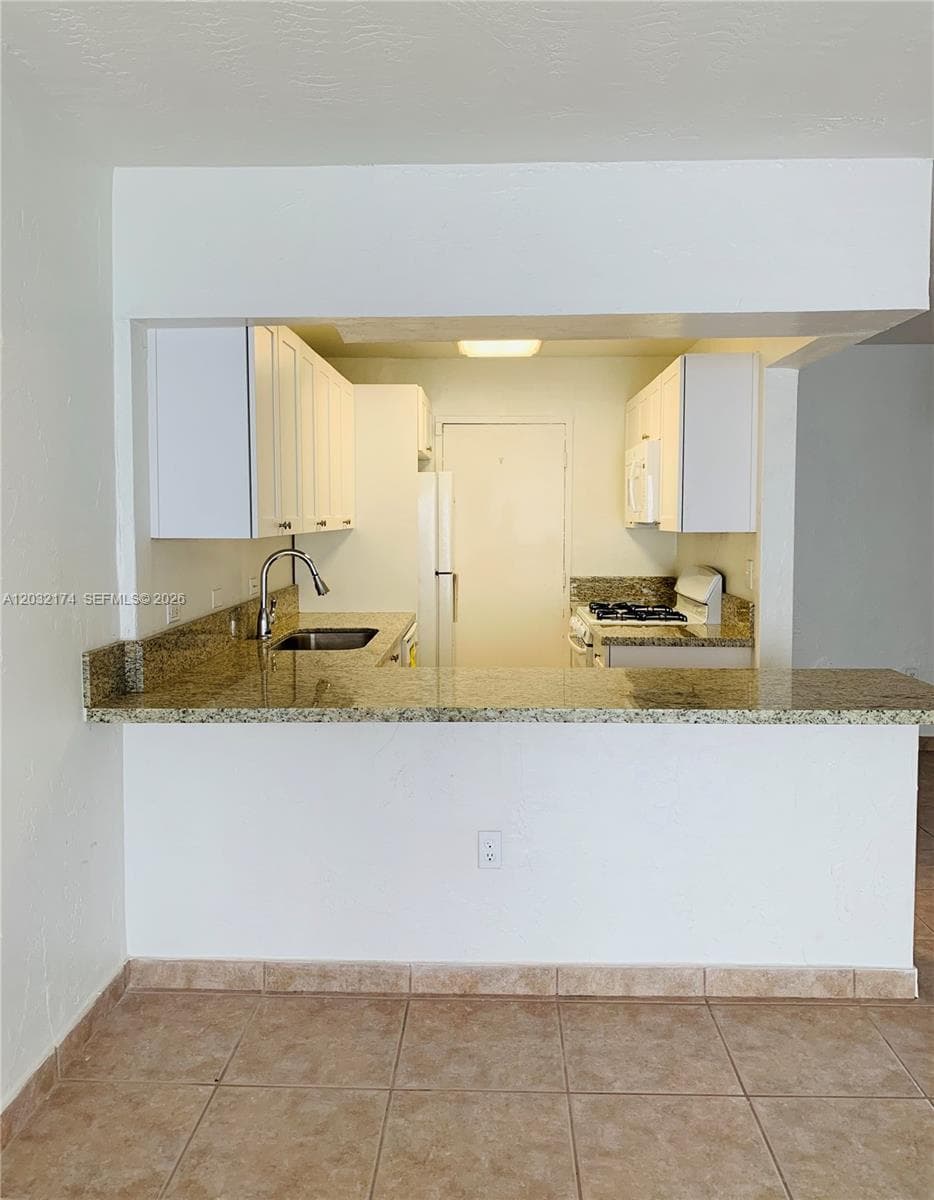 6900 N Kendall Dr # A304, Pinecrest FL 33156 — 3