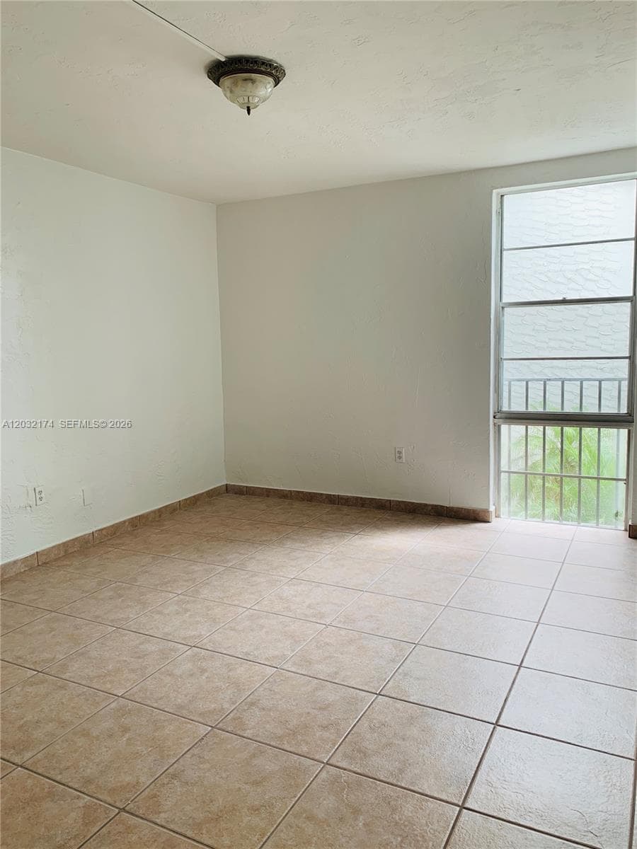 6900 N Kendall Dr # A304, Pinecrest FL 33156 — 10