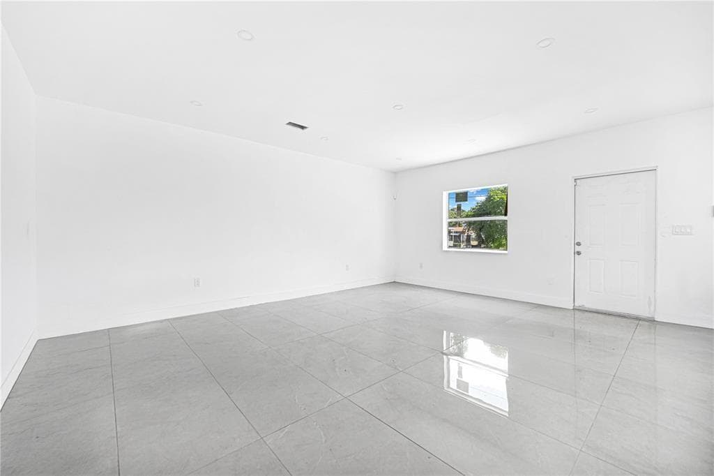 7990 NW 8th Avenue, Miami FL 33150 — 6