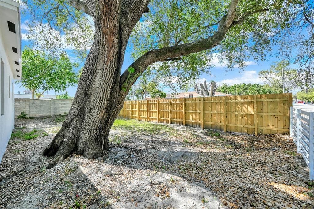 7990 NW 8th Avenue, Miami FL 33150 — 33