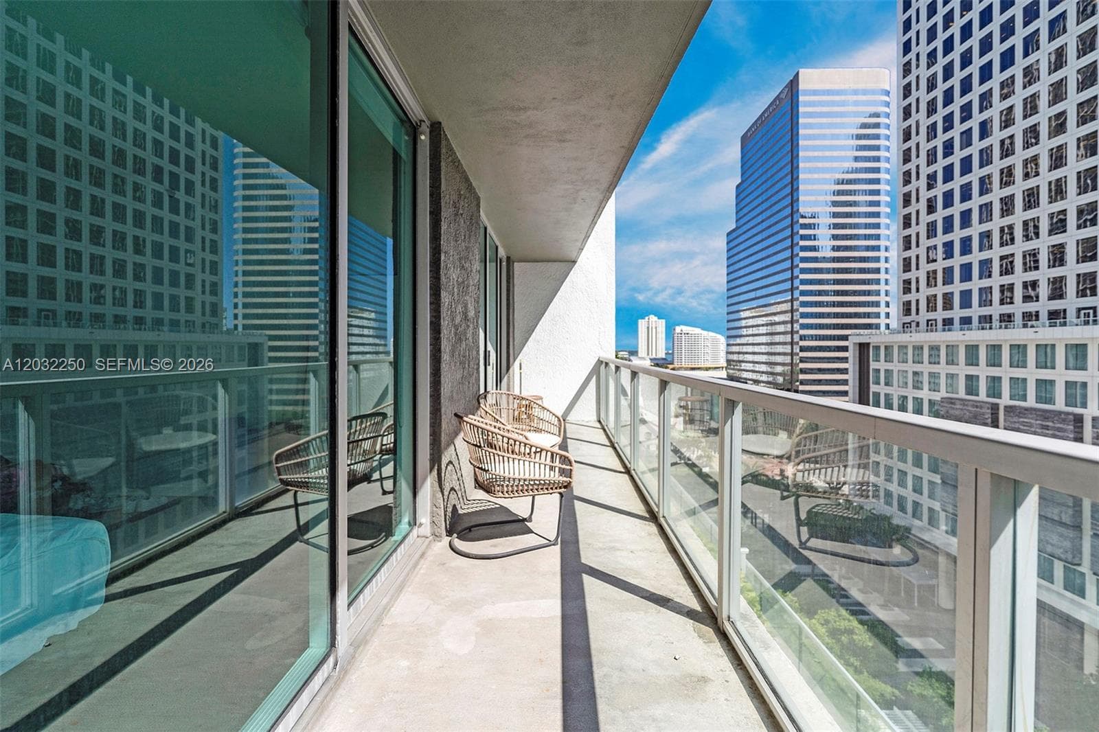 55 SE 6th St # 1208, Miami FL 33131 — 27