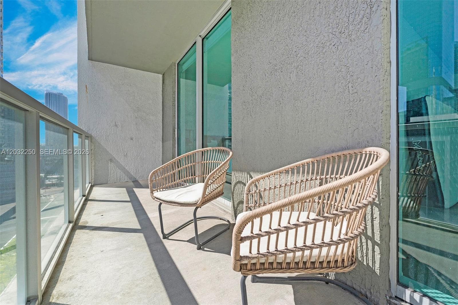 55 SE 6th St # 1208, Miami FL 33131 — 26