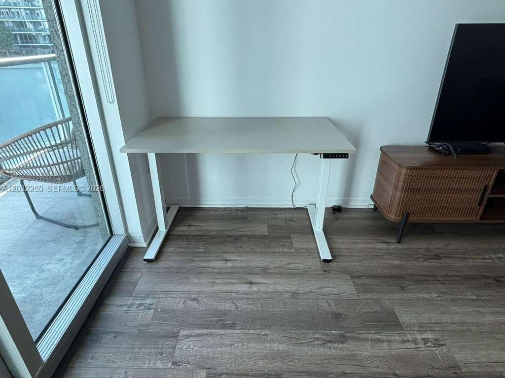 55 SE 6th St # 1208, Miami FL 33131 — 32