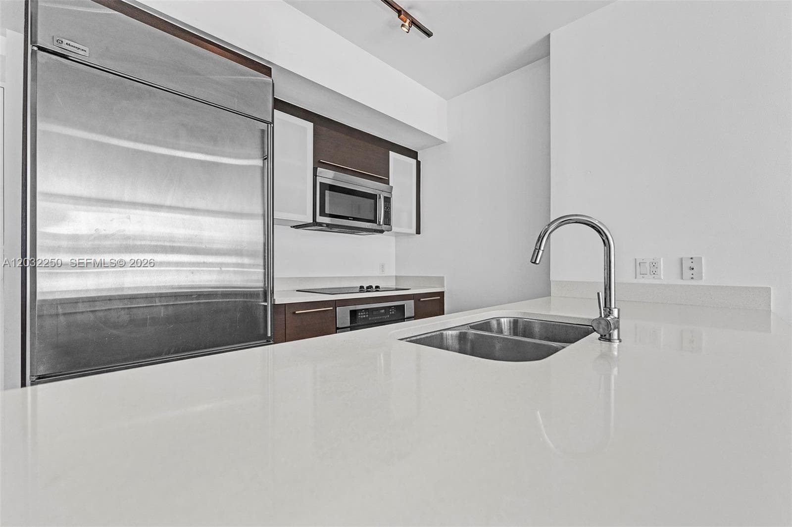 55 SE 6th St # 1208, Miami FL 33131 — 15